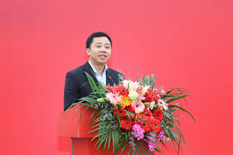 屯昌县委副书记、县政府县长候选人赵英杰在奠基仪式上致辞。.jpg