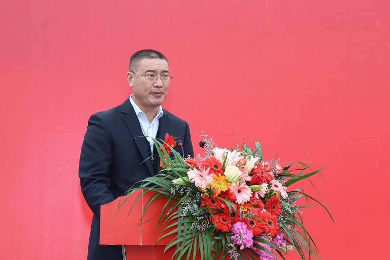 海建城乡更新集团党委书记、总经理刘海波在奠基仪式上致辞。.jpg