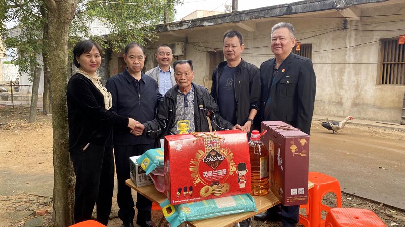 合影.jpg