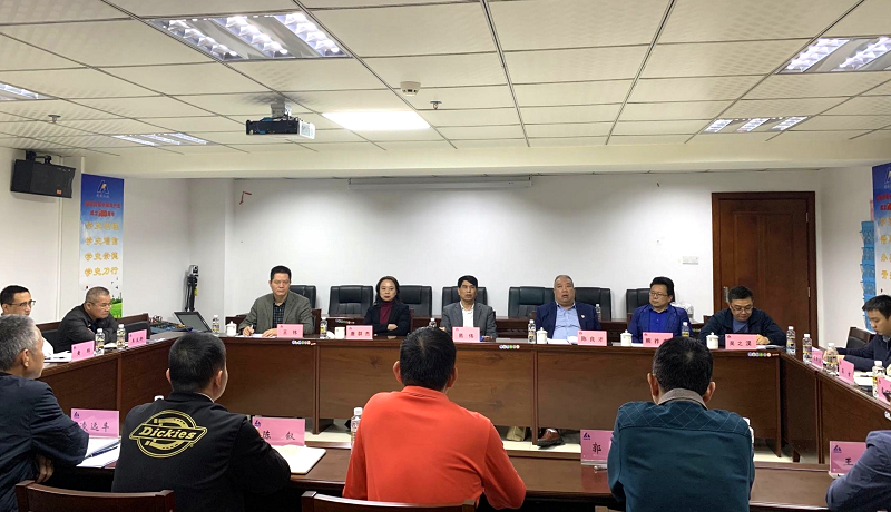 座谈会现场.png
