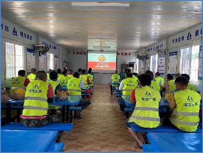项目工人业余学校配备多媒体设备.jpg