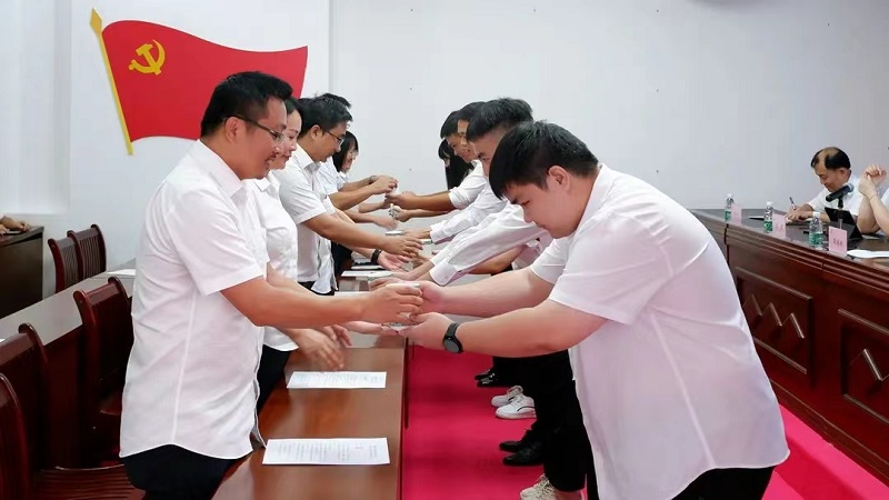 徒弟行礼奉拜师茶.jpg