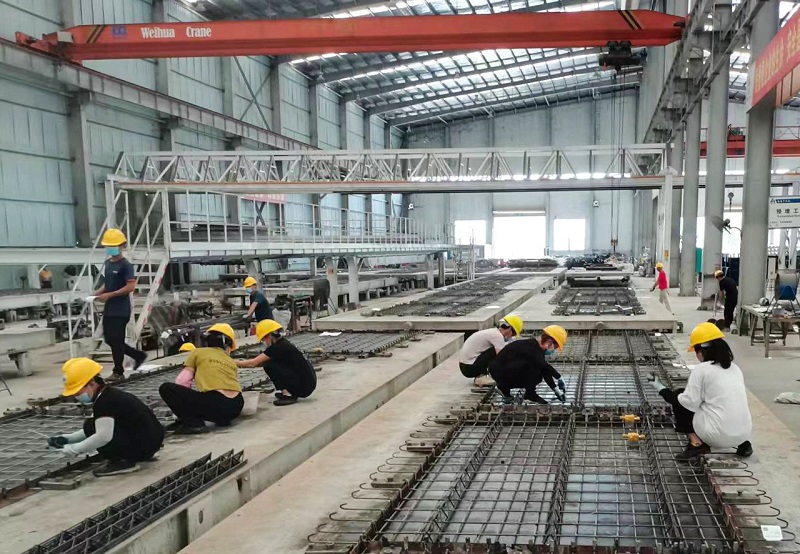 海建（澄迈）建筑产业化基地的生产车间.jpg