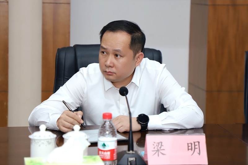 梁明.jpg