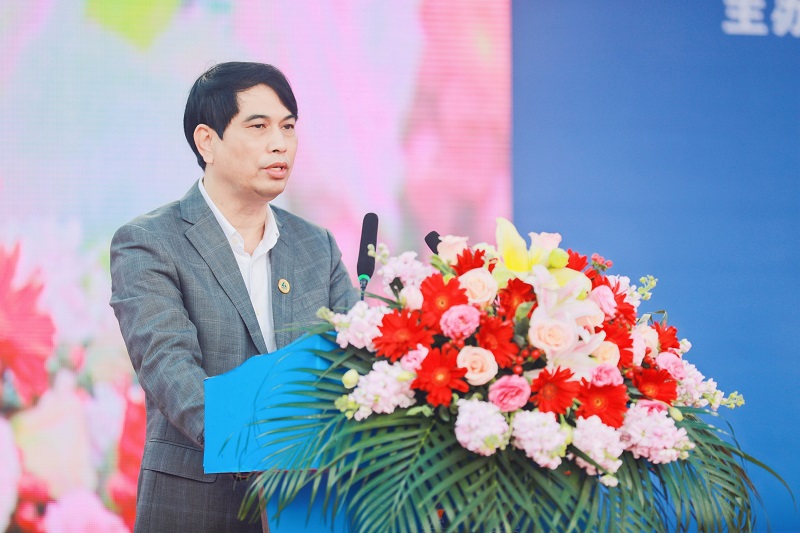 易伟讲话.jpg