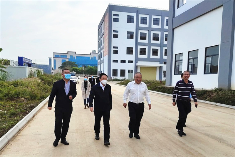 麦正华调研海建现代物流园标准化厂房项目.jpg