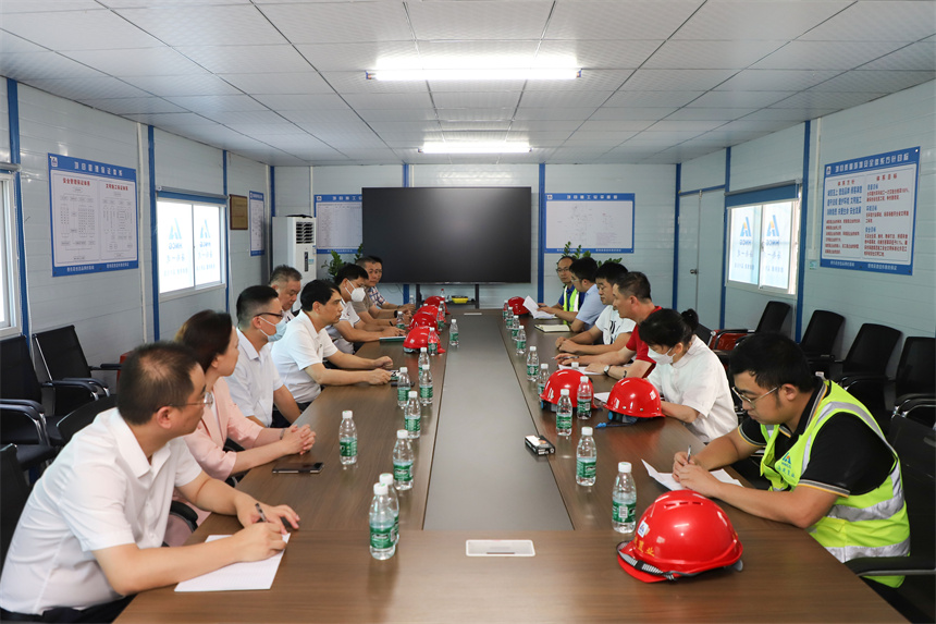 座谈会.jpg
