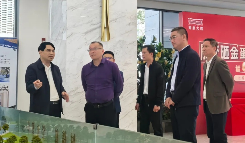 吴刚到海府大院调研.webp.jpg