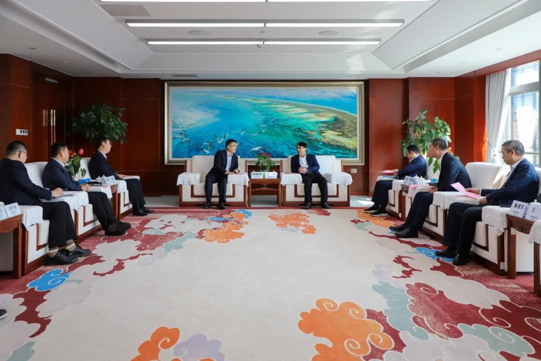 海南建投集团与中国农业银行海南省分行座谈.webp.jpg
