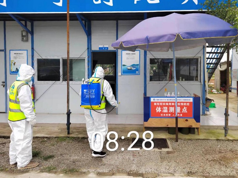 海南六建万宁蓝水湾小区项目部开展消杀工作.jpg