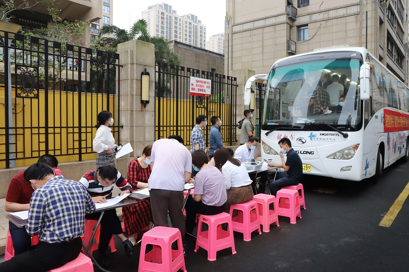 50多名党员职工踊跃报名.jpg