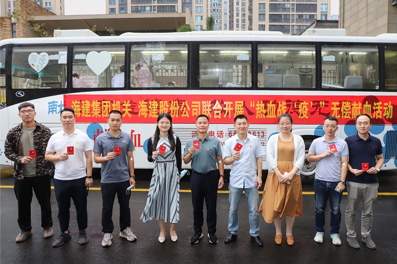 集团合影.jpg