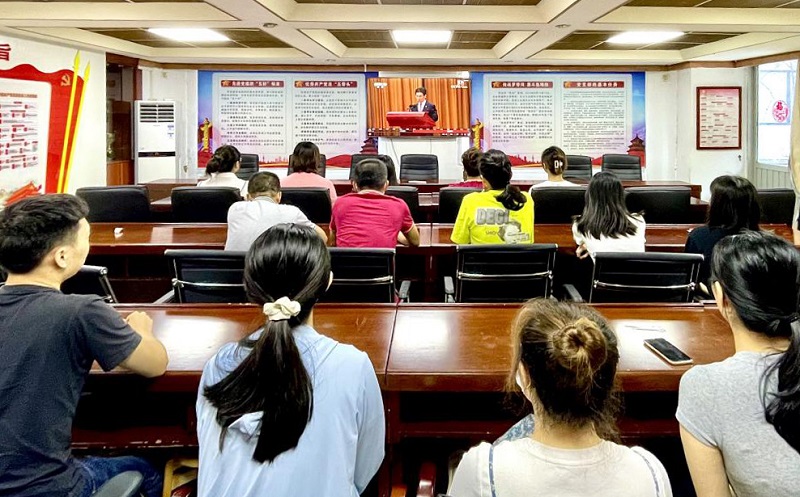 海建安装公司青年职工集中收看庆祝中国共产主义青年团成立100周年大会直播。.jpg