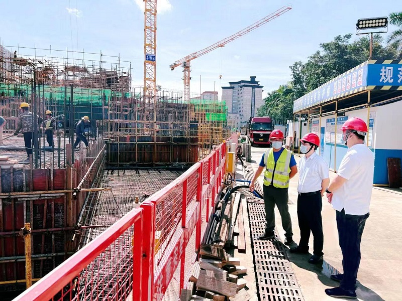 海建集团领导班子调研疫情防控及项目建设工作.jpg