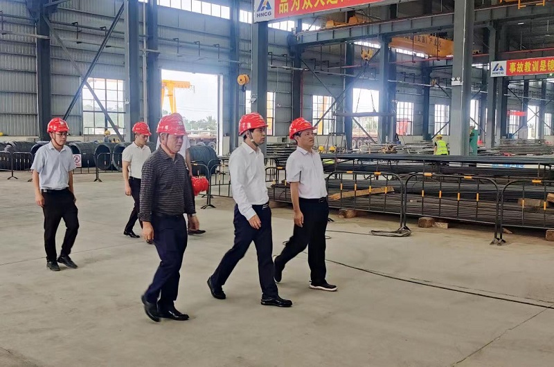 易伟一行还深入海建（文昌）建筑产业化基地.jpg