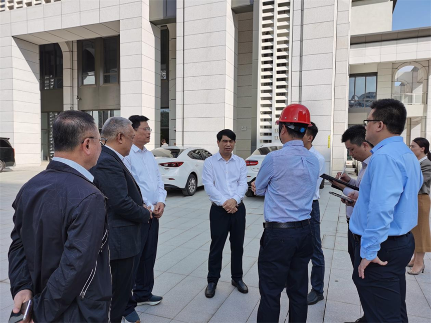 海南建投集团领导慰问海府大院项目一线职工.png