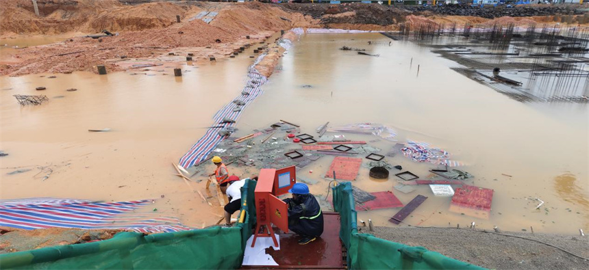 桂林二期项目正在进行基坑抽水.jpg